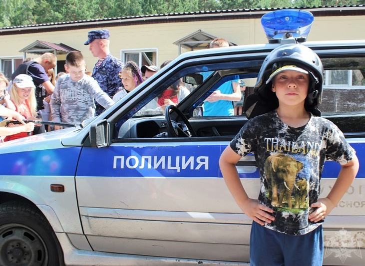 В КРАСНОЯРСКОМ КРАЕ СОТРУДНИКИ ВНЕВЕДОМСТВЕННОЙ ОХРАНЫ ПРОВЕЛИ АКЦИЮ «КАНИКУЛЫ С РОСГВАРДИЕЙ» 