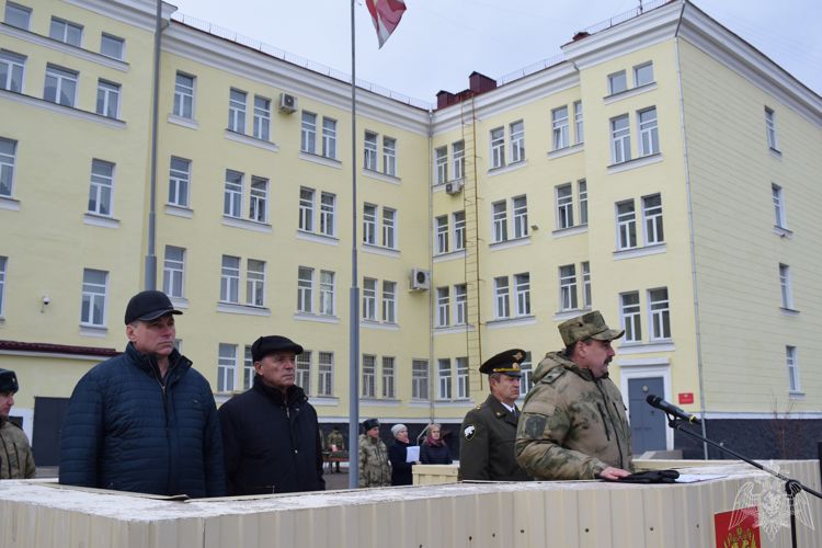 В Красноярске военнослужащие Росгвардии провели День призывника