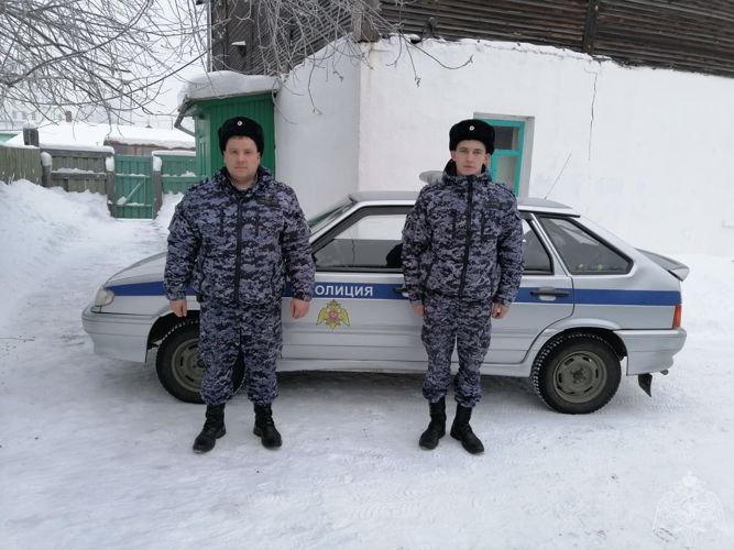 В Енисейске Красноярского края сотрудники Росгвардии помогли предотвратить распространение пожара