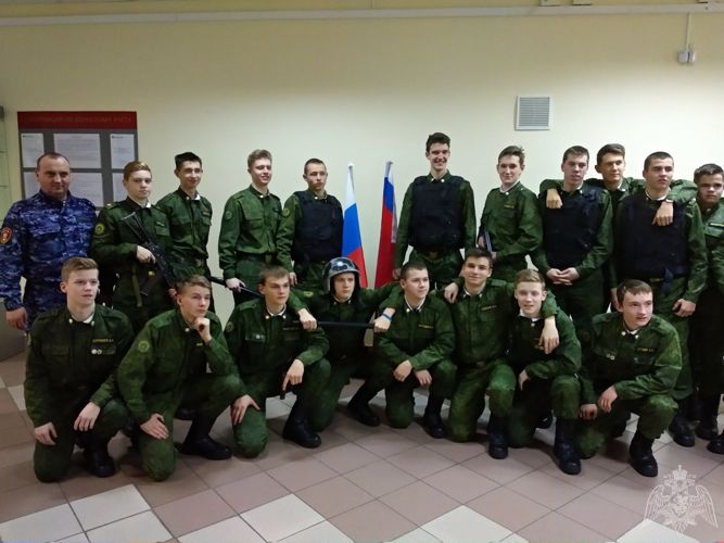 В Лесосибирске сотрудники Росгвардии провели День открытых дверей
