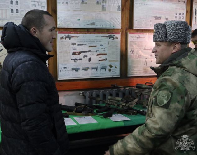 Чемпион Мира по боксу Денис Лебедев побывал в гостях у красноярского СОБР