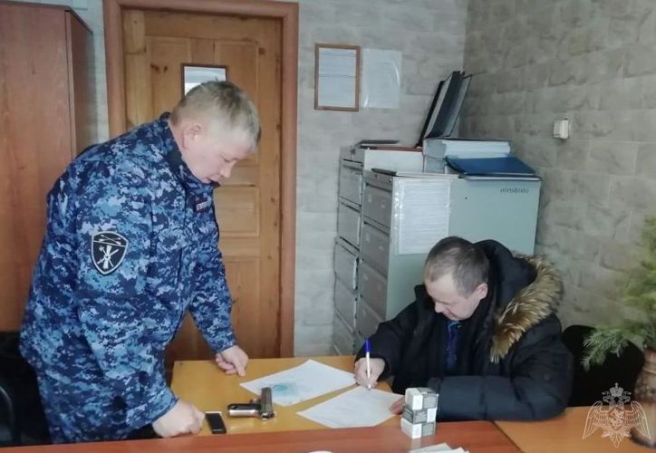 В Красноярском крае сотрудники лицензионно-разрешительной работы провели Единый день приема граждан