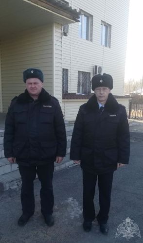 Минусинские сотрудники вневедомственной охраны Росгвардии отговорили мужчину совершить прыжок опасный для жизни 