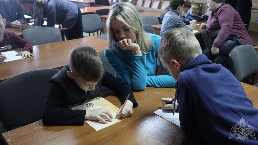 Бойцы красноярского СОБРа «Зенит» провели день открытых дверей для детей сотрудников подразделения 