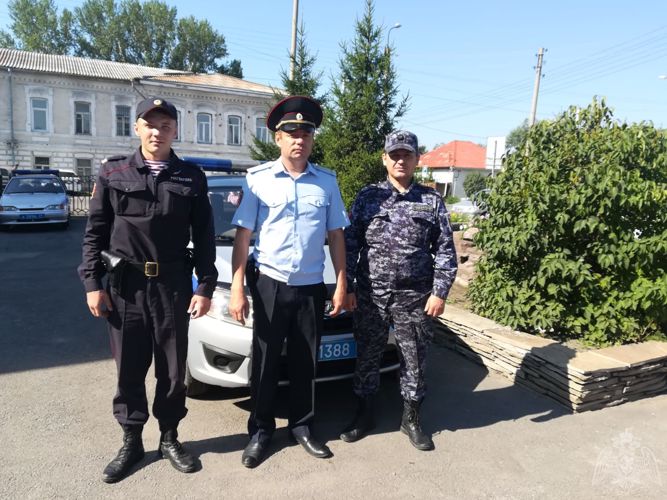В Красноярском крае росгвардейцами задержаны подозреваемые в незаконном хранении наркотиков 
