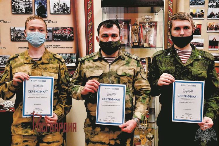В Красноярске военнослужащие Росгвардии приняли участие во всероссийском правовом диктанте