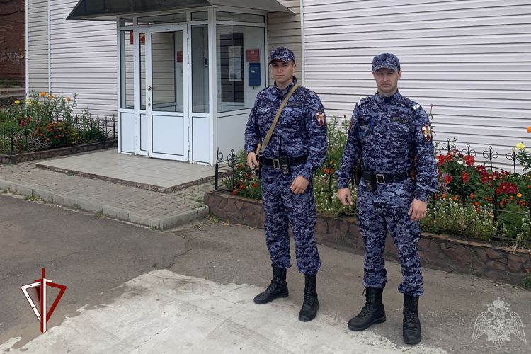 В городе Шарыпово Красноярского края сотрудники Росгвардии задержали злоумышленника, ограбившего магазин