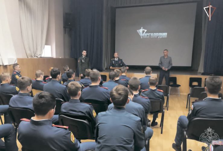Росгвардейцы провели Урок мужества для железногорских кадет