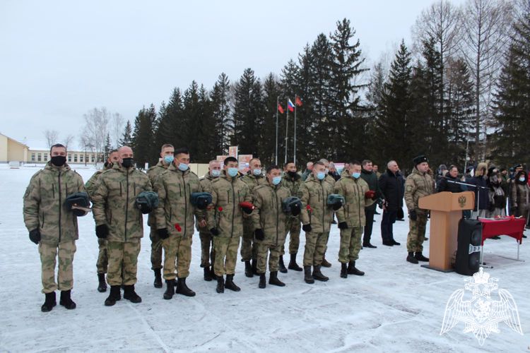 В День героев Отечества военнослужащие Росгвардии почтили память погибших