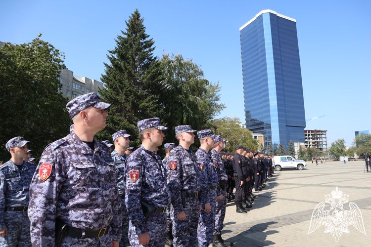 Сотрудники Росгвардии приняли участие в гарнизонном разводе личного состава правоохранительных органов Красноярска