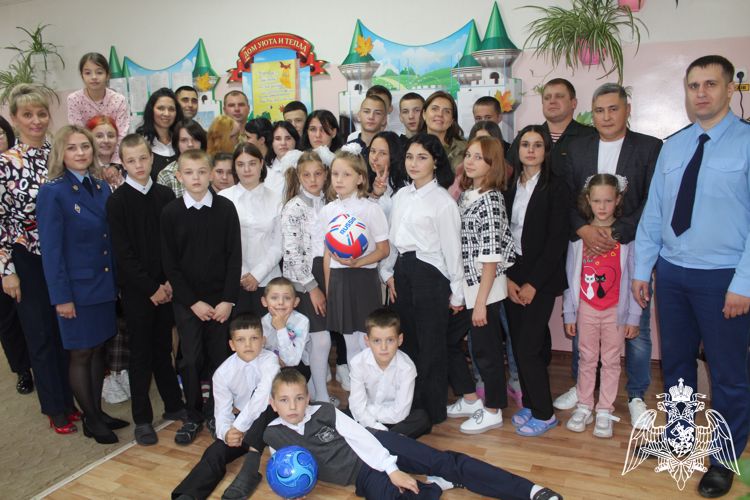 Зеленогорские росгвардейцы поздравили с началом учебного года воспитанников детского дома