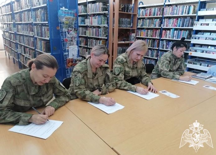 Зеленогорские военнослужащие Росгвардии приняли участие в историко-патриотическом часе "Сила народа - в единстве народа"