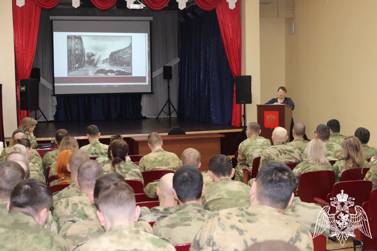 В Красноярском крае сотрудники и военнослужащие Росгвардии провели мероприятия, приуроченные памятной дате – Дню полного освобождения города Ленинграда от блокады