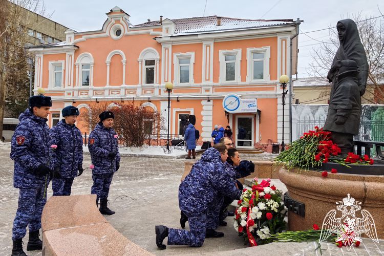В Красноярском крае сотрудники и военнослужащие Росгвардии провели мероприятия, приуроченные памятной дате – Дню полного освобождения города Ленинграда от блокады