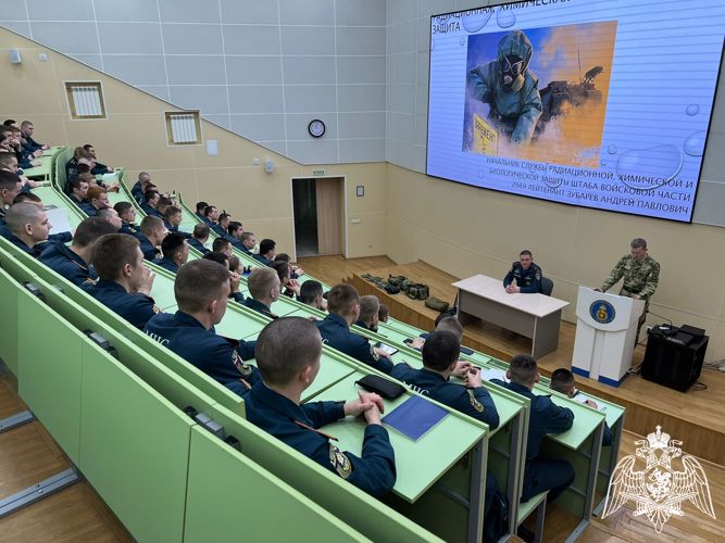 Железногорский военнослужащий Росгвардии провел занятие по в Сибирской Академии МЧС