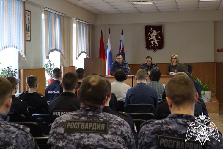 Красноярские сотрудники лицензионно-разрешительной работы Росгвардии провели для студентов «День открытых дверей»