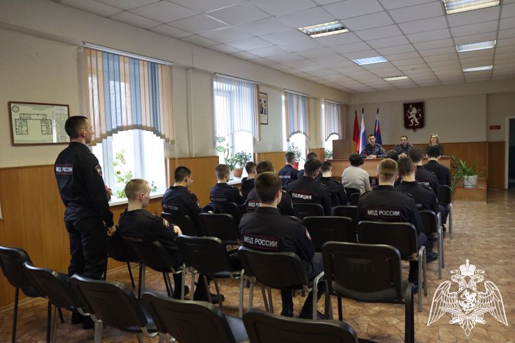 Красноярские сотрудники лицензионно-разрешительной работы Росгвардии провели для студентов «День открытых дверей»