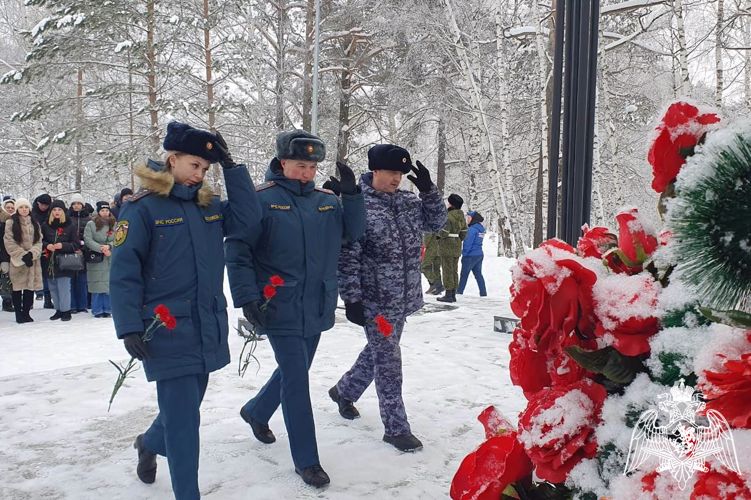 Сотрудники Росгвардии приняли участие в мероприятиях ко Дню Сталинградской битвы