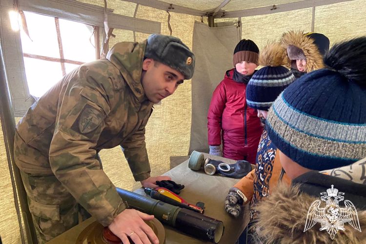 В Зеленогорске военнослужащие Росгвардии организовали развлекательные площадки на «Ледовых гонках GREEN RING 2023»