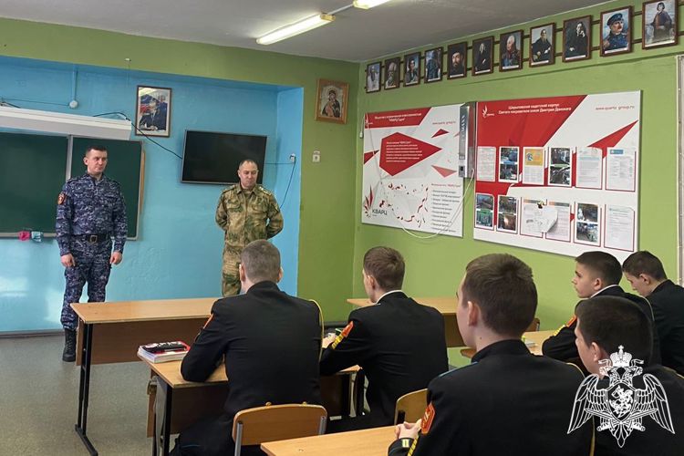 Заместитель руководителя Управления Росгвардии по Красноярскому краю провёл уроки мужества с допризывной молодёжью Шарыповского района