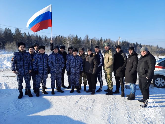 Сотрудники и военнослужащие Росгвардии приняли участие в автопробеге «За наших», посвященному Дню защитника Отечества