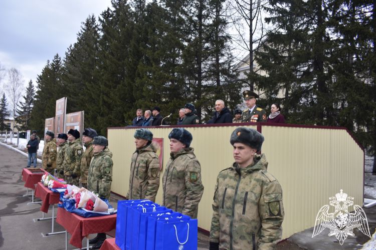 В воинских частях красноярского соединения Росгвардии прошли торжественные мероприятия