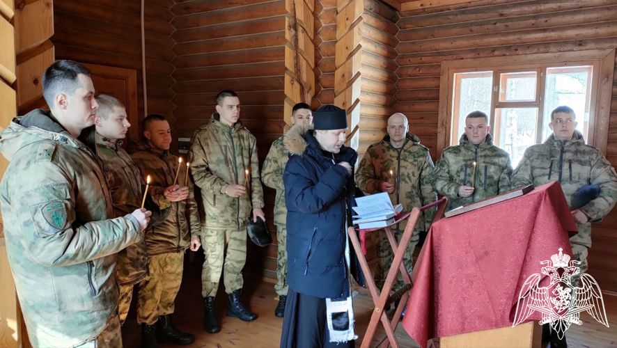 Военнослужащие красноярского соединения Росгвардии приняли участие в молебнах