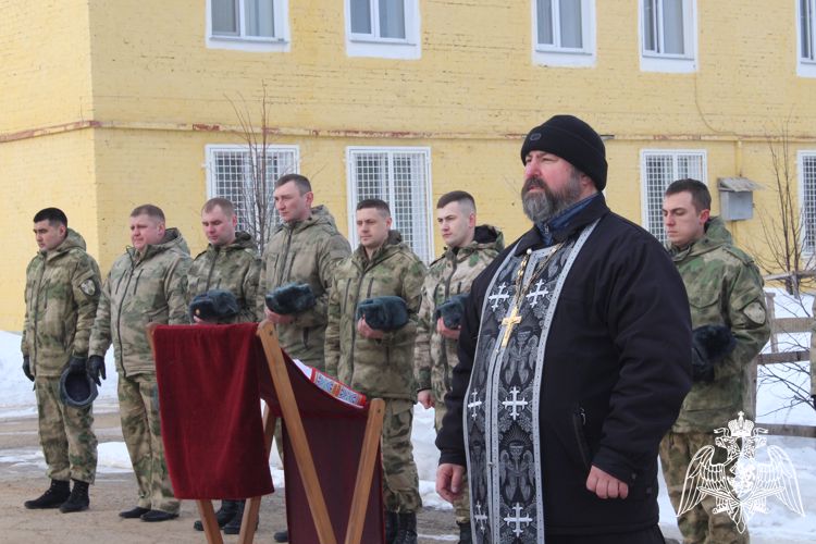 Военнослужащие красноярского соединения Росгвардии приняли участие в молебнах