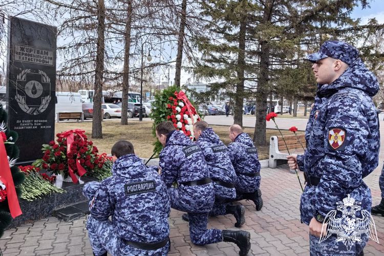 В Красноярском крае сотрудники и военнослужащие Росгвардии приняли участие в мероприятиях, приуроченных Международному дню памяти жертв аварий и катастроф