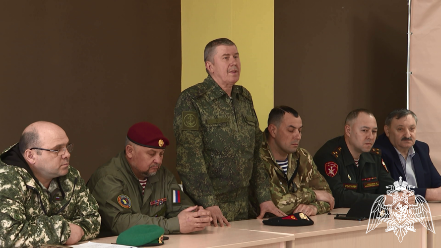 В Красноярске сотрудники и ветераны Росгвардии встретили участников автопробега «Дорога к Победе»