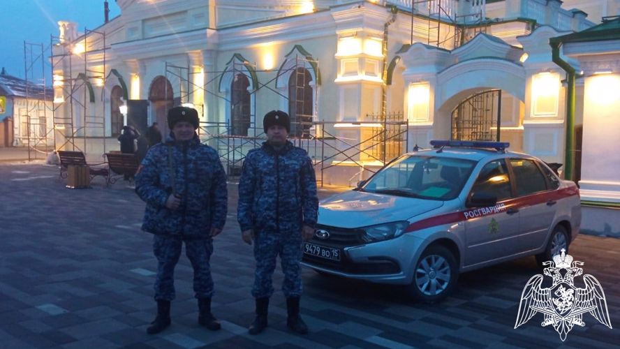 Сотрудники Росгвардии Красноярского края обеспечили охрану общественного порядка и безопасность во время празднования православной Пасхи
