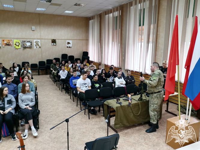 В Красноярском крае военнослужащие Росгвардии проводят патриотические мероприятия с подрастающим поколением