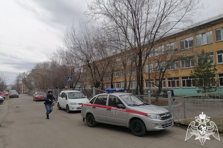 Росгвардия провела межведомственные учения на объекте образования в Красноярске
