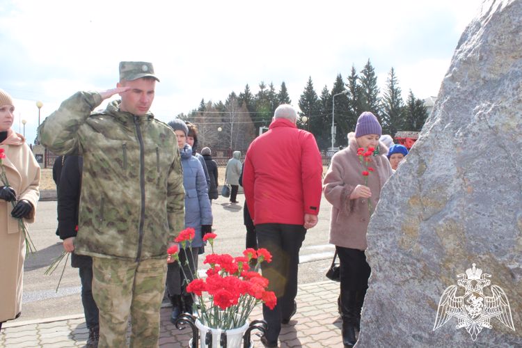 В Красноярском крае сотрудники и военнослужащие Росгвардии приняли участие в мероприятиях, приуроченных Международному дню памяти жертв аварий и катастроф