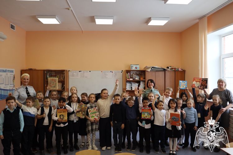 К Международному Дню детской книги росгвардейцы провели урок со школьниками