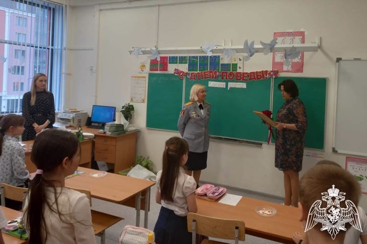 Ветераны Росгвардии проводят уроки мужества со школьниками, приуроченными Дню Победы