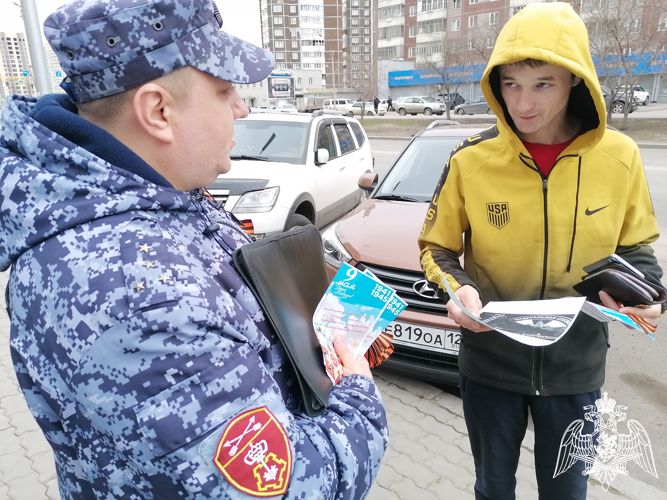 В Красноярске сотрудники и военнослужащие Росгвардии присоединились к Всероссийской акции «Георгиевская ленточка»