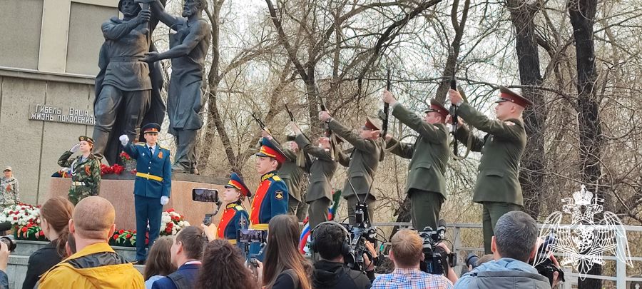Руководитель Управления Росгвардии по Красноярскому краю принял участие в церемонии возложения цветов к Вечному огню на мемориале Победы
