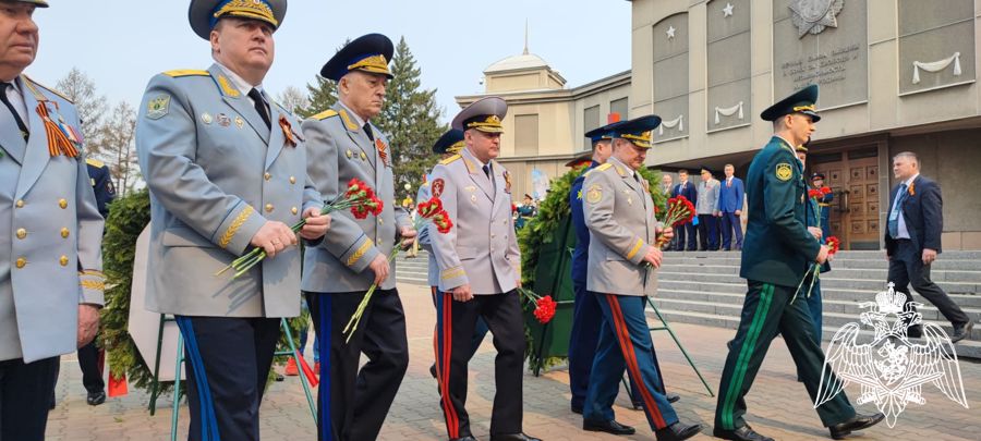 Руководитель Управления Росгвардии по Красноярскому краю принял участие в церемонии возложения цветов к Вечному огню на мемориале Победы