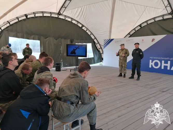 Сотрудники и военнослужащие подразделений Управления Красноярского края провели занятия на военно-полевых сборах юнармейцев