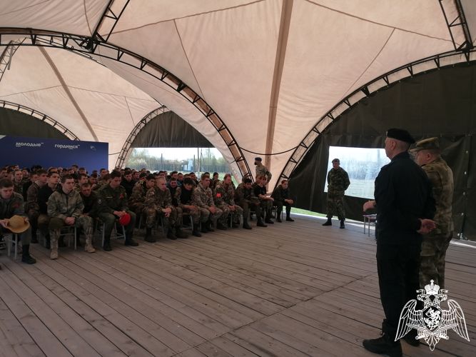 Сотрудники и военнослужащие подразделений Управления Красноярского края провели занятия на военно-полевых сборах юнармейцев