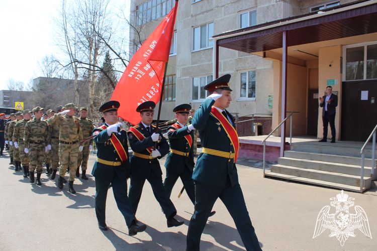 Зеленогорские военнослужащие Росгвардии поздравили ветеранов с Днем Победы
