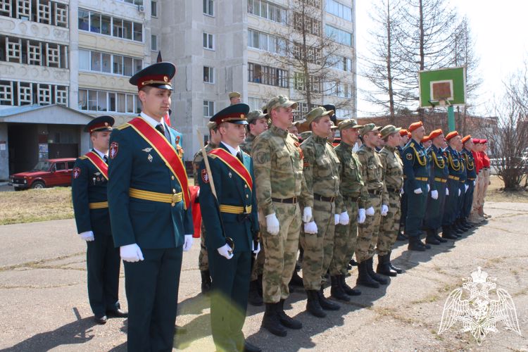 Зеленогорские военнослужащие Росгвардии поздравили ветеранов с Днем Победы