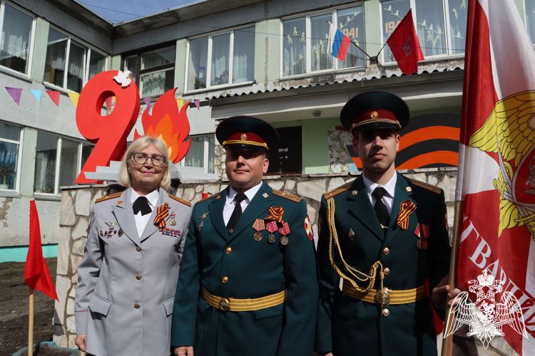 Накануне Дня Победы росгвардейцы приняли участие в торжественном параде воспитанников детского сада