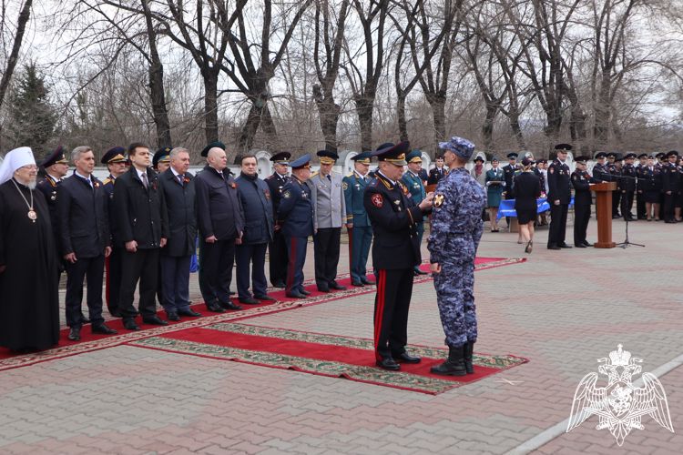 В Красноярске сотрудники Росгвардии торжественно присягнули на верность Родине