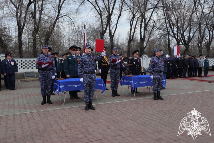 В Красноярске сотрудники Росгвардии торжественно присягнули на верность Родине