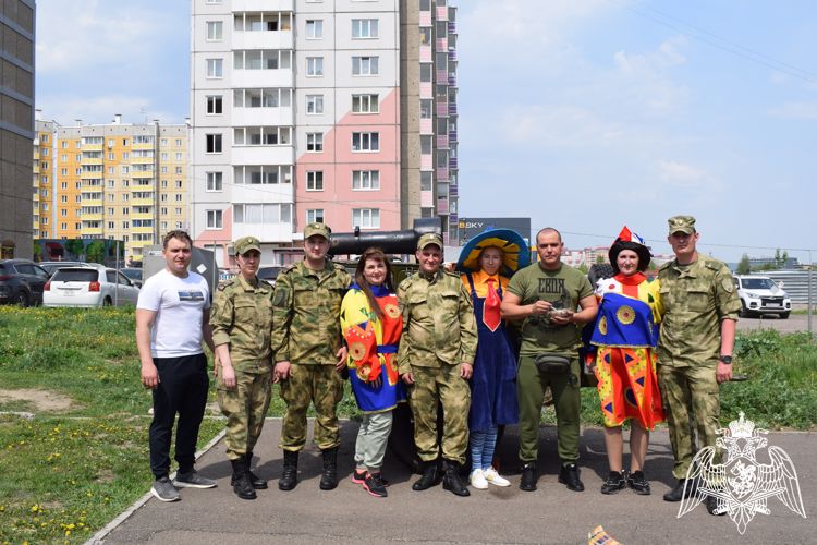 Военнослужащие Росгвардии провели праздник для детей  «Здравствуй лето»