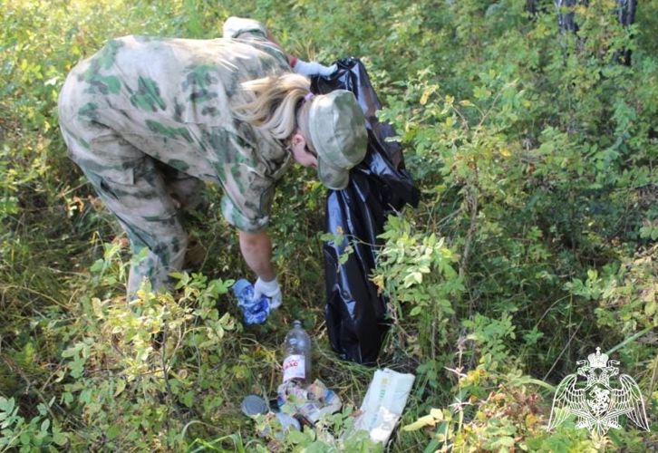 В Зеленогорске военнослужащие Росгвардии приняли участие  в общегородском субботнике