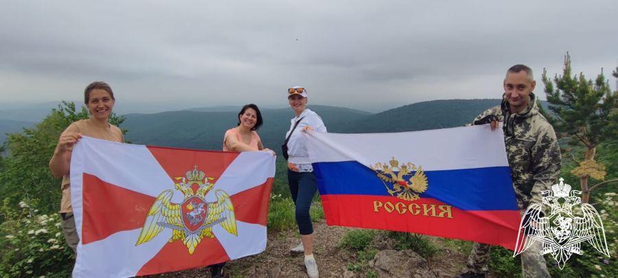 В честь Дня России  росгвардейцы покорили вершину Каратаг