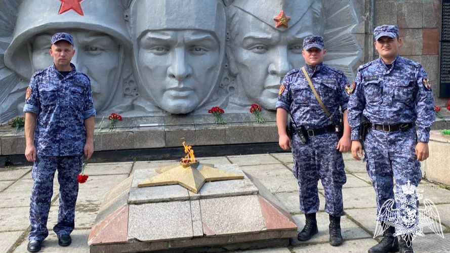 В Красноярском крае  сотрудники и военнослужащие Росгвардии приняли участие в мероприятиях, посвященных Дню Памяти и скорби